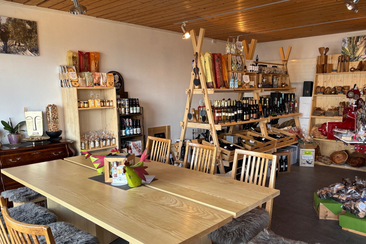 Ostereiersuche für Gross und Klein bei Günter's Selection in Obersaxen-Meierhof (gdl_910495605_image)