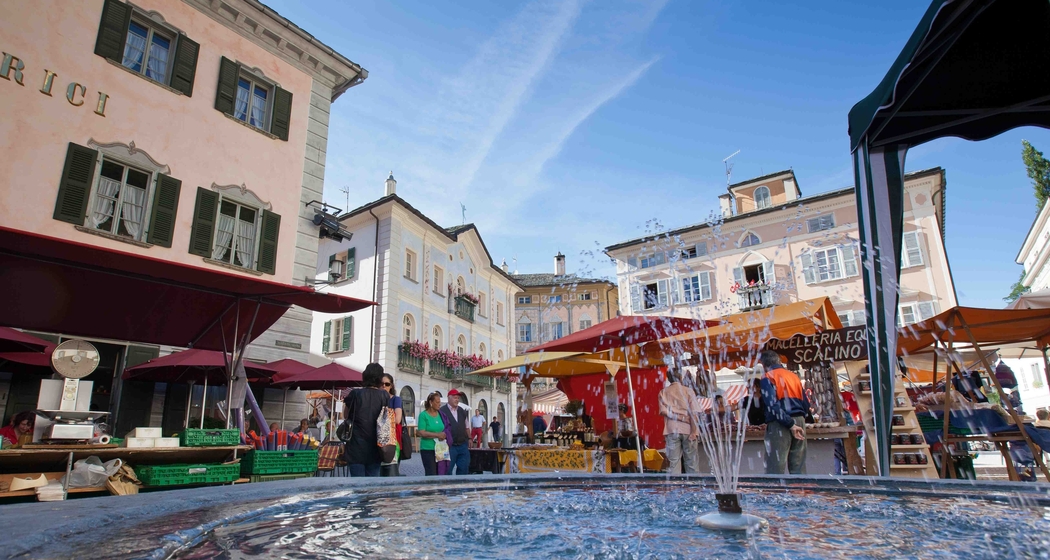 Bunter Dorfmarkt (gdl_912273093_image)