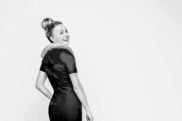 DJ Zsuzsu mit Sax (gdl_912326116_image)