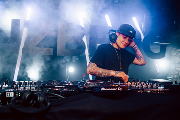 My Bloody Valentine w/ DJ LARA LOVE (gdl_913602839_image)