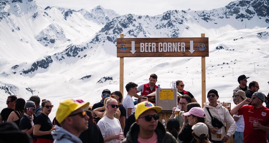 DJ Mico & MC Tiramisu KuhBar (gdl_914427912_image)