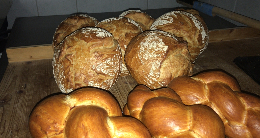Brot backen mit Anna auf dem Bauernhof (gdl_915870004_image)