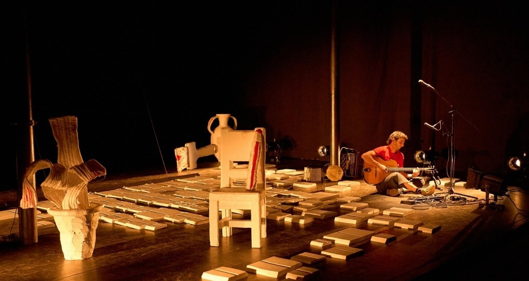 «Livres Pour Survivre» (gdl_915876544_image)