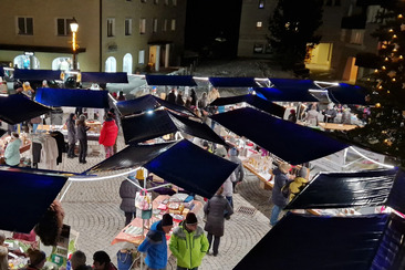 Weihnachtsmarkt La Punt Chamues-ch (gdl_916880054_image)