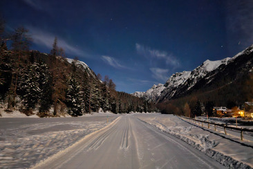 Full Moon Skate Engadin – Cross-country skiing by moonlight (gdl_917038284_image)