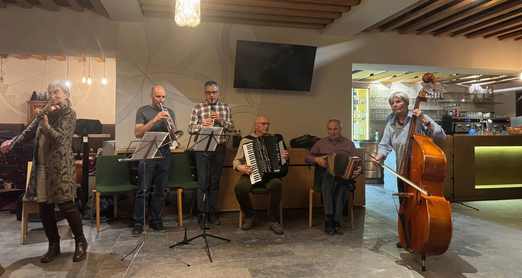 Plazzin da Samedan in viedi... (gdl_917767539_image)