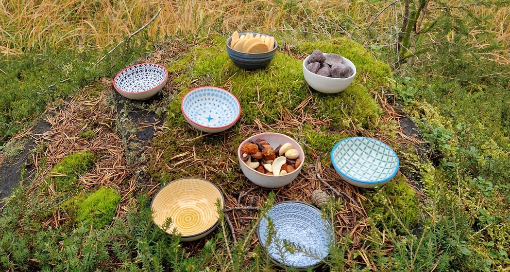 Shinrin Yoku / Waldbaden im Lärchenwald bei Scuol im Engadin (gdl_918676726_image)