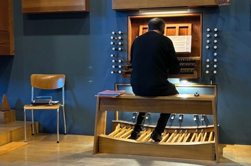 Orgelmusik bei Kerzenlicht in der Kirche St. Luzi im Advent mit Andrea Kuratle (gdl_919384474_image)