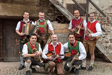 Die Südtiroler Tanzlmusig (I) spielt auf! (gdl_921819940_image)