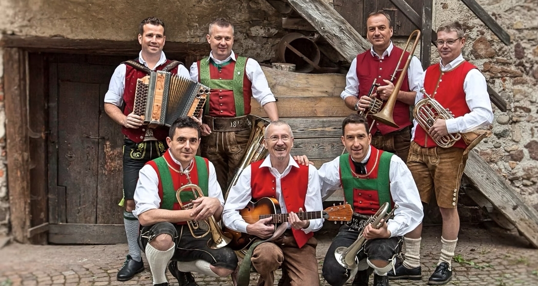 Die Südtiroler Tanzlmusig (I) spielt auf! (gdl_921819940_image)