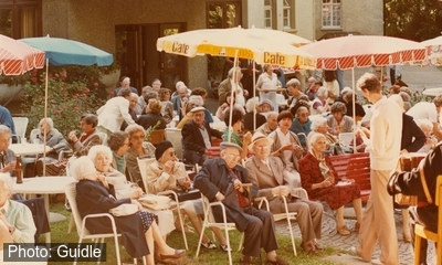 Schabbes, Schnitzel, Mehrbettzimmer