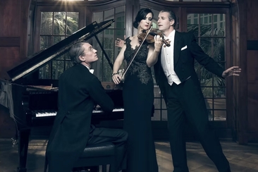 Das Musenkuss-Kabinett präsentiert: Samt & Seide (gdl_923099868_image)