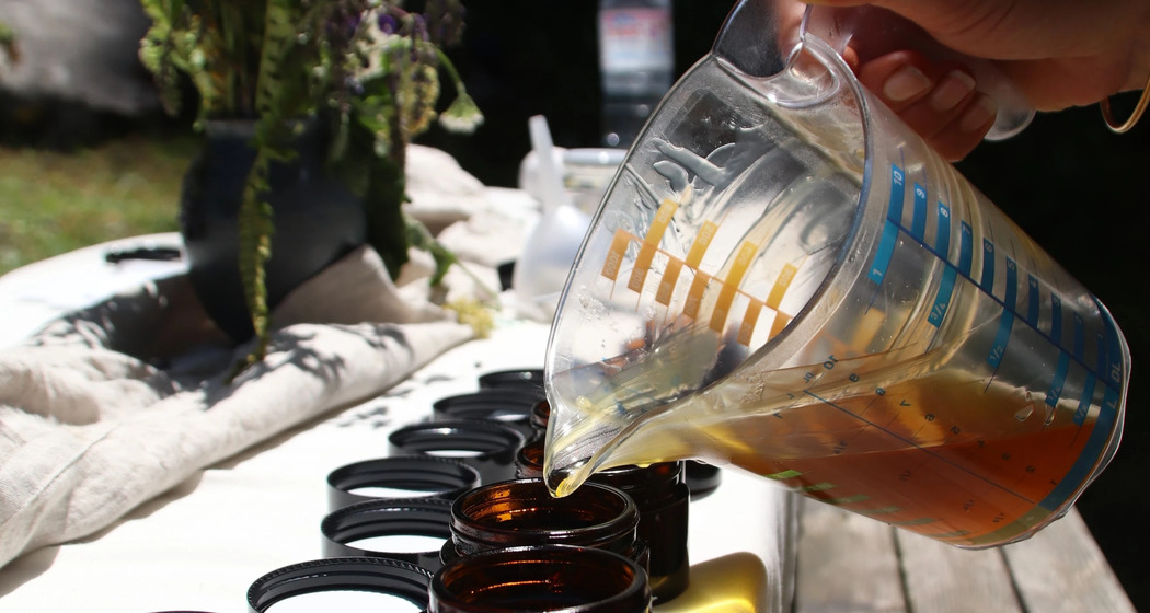 Harz-Salbi-Workshop mit Selina & bäumischer Apéro auf der Alp Es-cha Dadour (gdl_923790428_image)