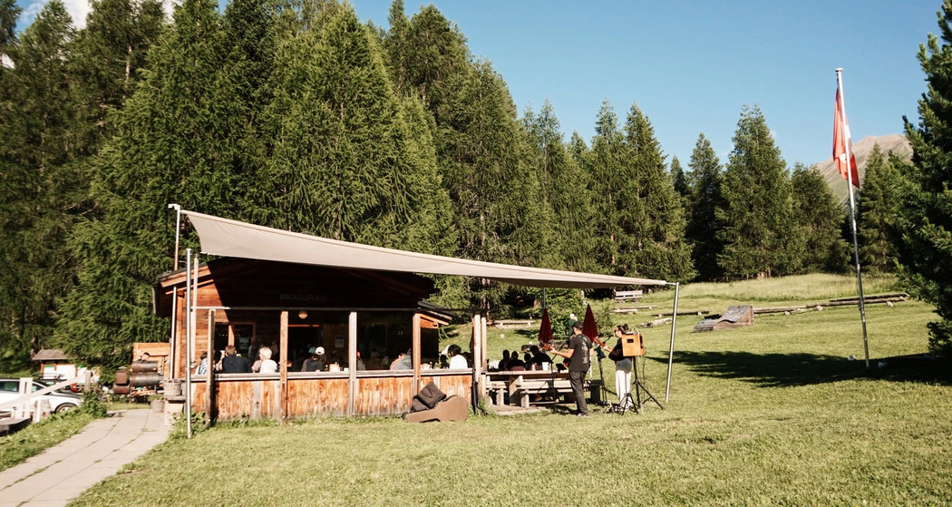 Saira da Cumpagnia mit Live Musik (gdl_925232516_image)