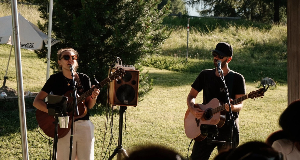 Saira da Cumpagnia mit Live Musik (gdl_925232517_image)