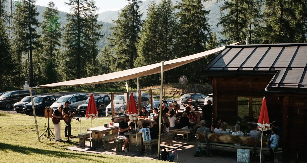 Saira da Cumpagnia mit Live Musik (gdl_925232522_image)