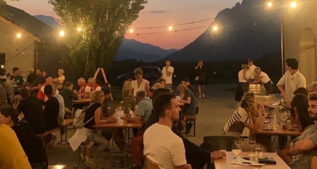 Sommerabendfest auf dem Weingut (gdl_926174468_image)