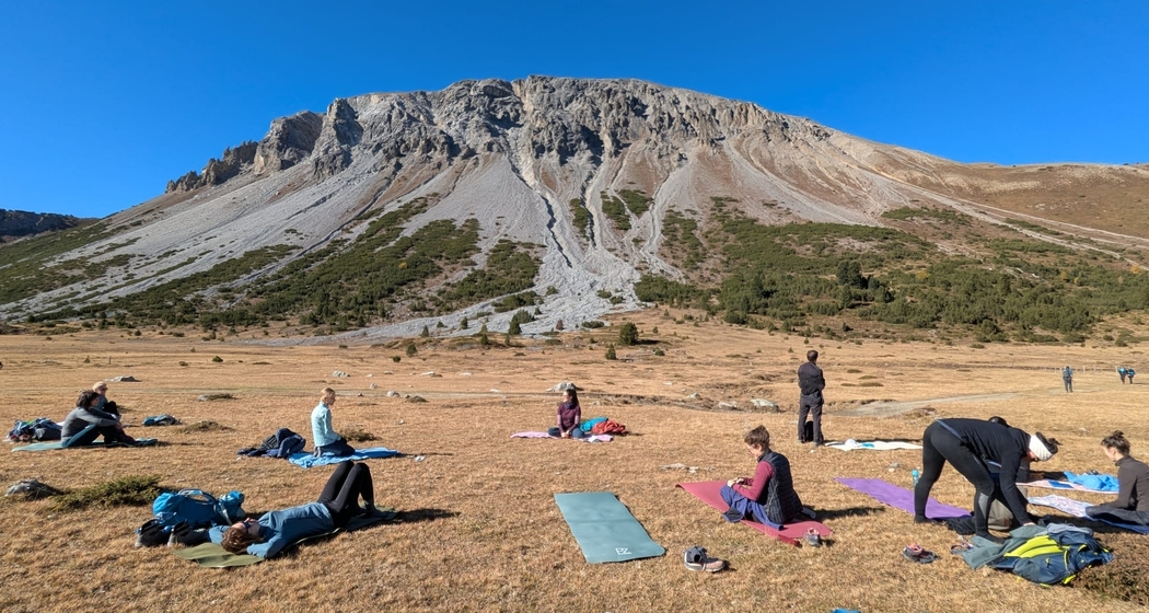 Outdoor Yoga Retreat: Die Magie des Herbstes, Schweizer Nationalpark (gdl_926286066_image)