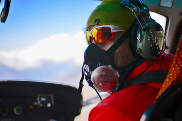 Rescues and luxury on Everest (gdl_927473112_image)