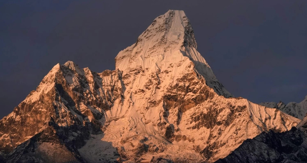 Rettungen und Luxus auf dem Everest (gdl_927473114_image)