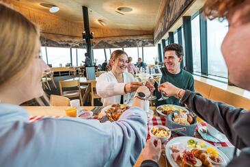 Summit breakfast (gdl_927620340_image)