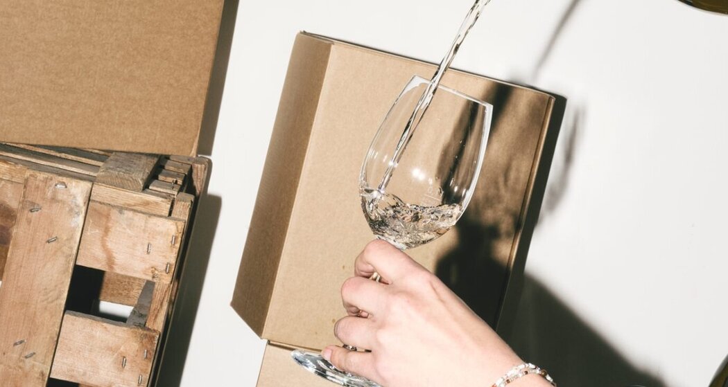 Vino & Vinyl (gdl_928012674_image)