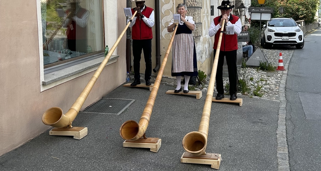 Alphornkonzert vor der Handweberei Tessanda (gdl_928066395_image)