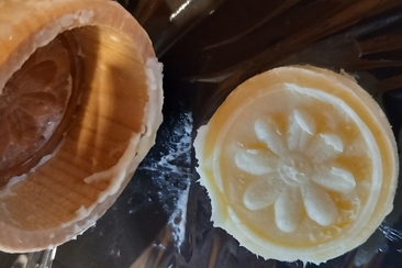 Fiarig und Britschi macha in dar Maijasass-Hitta in Obersaxen-Zarzana (gdl_929355396_image)