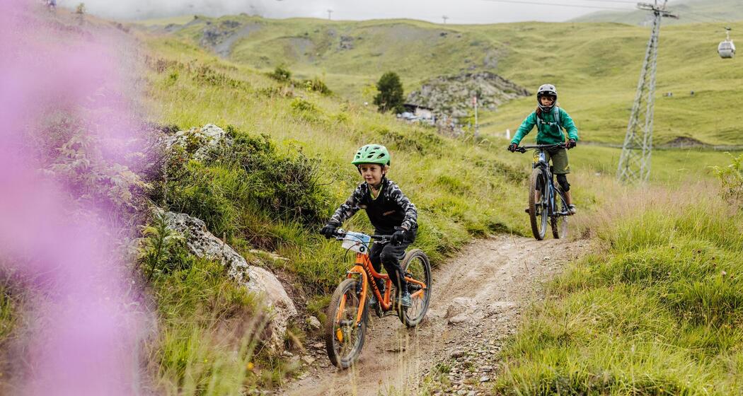 Family Bike Vibes (gdl_929870162_image)
