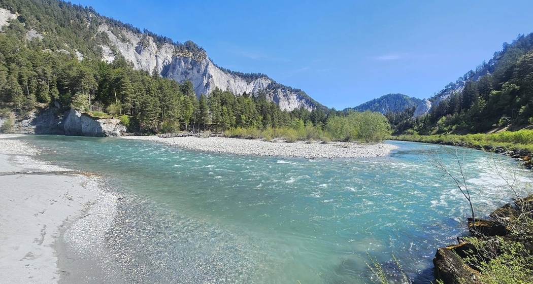 Die Rheinschlucht - wenn Täler Berge verschlingen (gdl_931136113_image)
