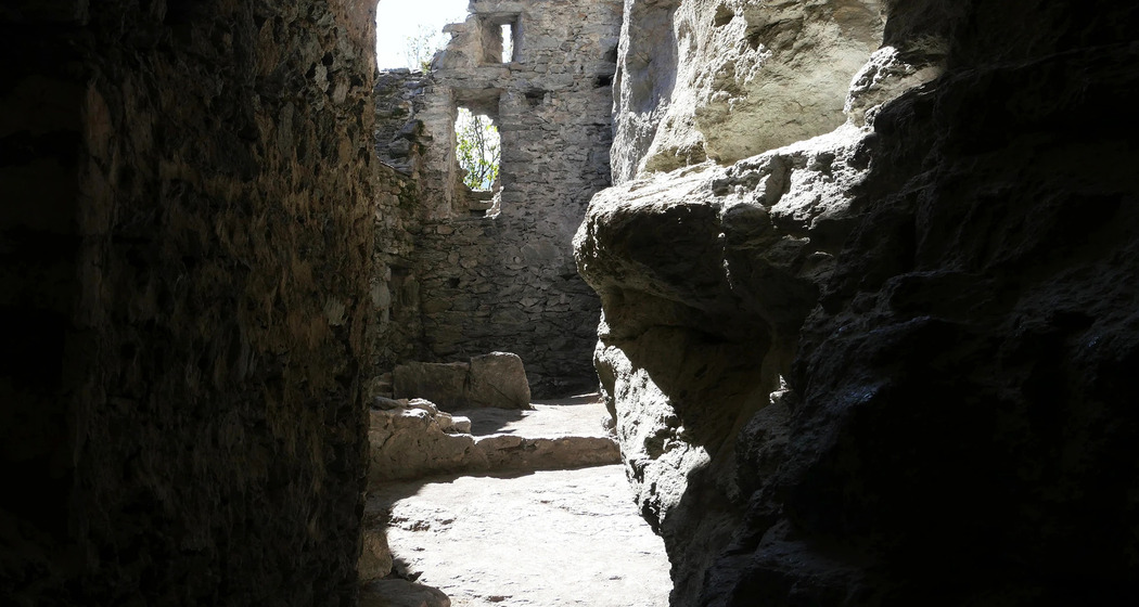 Die versteckte Burg in Waltensburg (gdl_932081665_image)