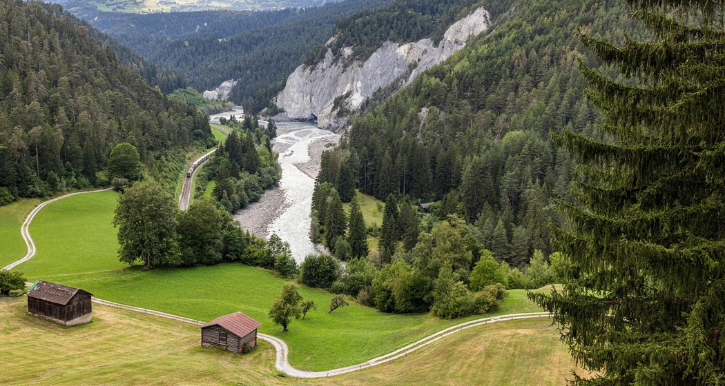 Schweizer Wandernacht: zwischen Tag und Nacht in der Rheinschlucht (gdl_932081685_image)