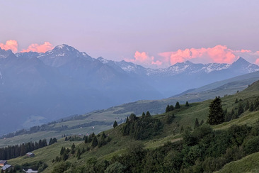 Schweizer Wandernacht Sonnenuntergang am Hitzeggen , Lumnezia (gdl_932081825_image)