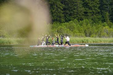 SUP Yoga auf dem Heidsee (gdl_932943950_image)