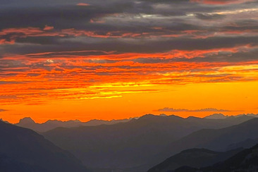 Sonnenaufgangsfahrt mit Gipfelfrühstück in Obersaxen Mundaun (gdl_934065088_image)