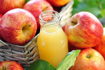 "Plai a mi": Apfelsaft pressen in Brigels (gdl_934219839_image)