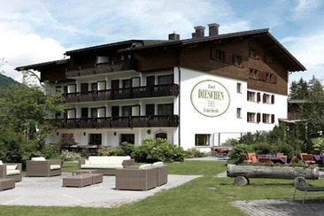 Sommerfest mit einer Live-Band. (gdl_934856870_image)