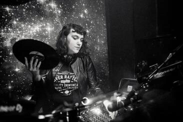 Vinyl Session (gdl_934860090_image)