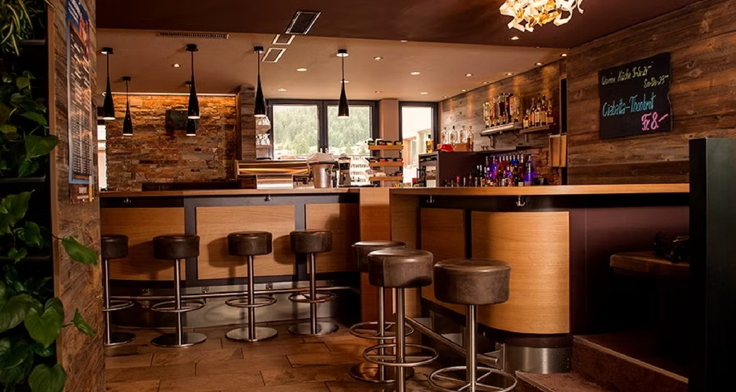 Nino's Bar