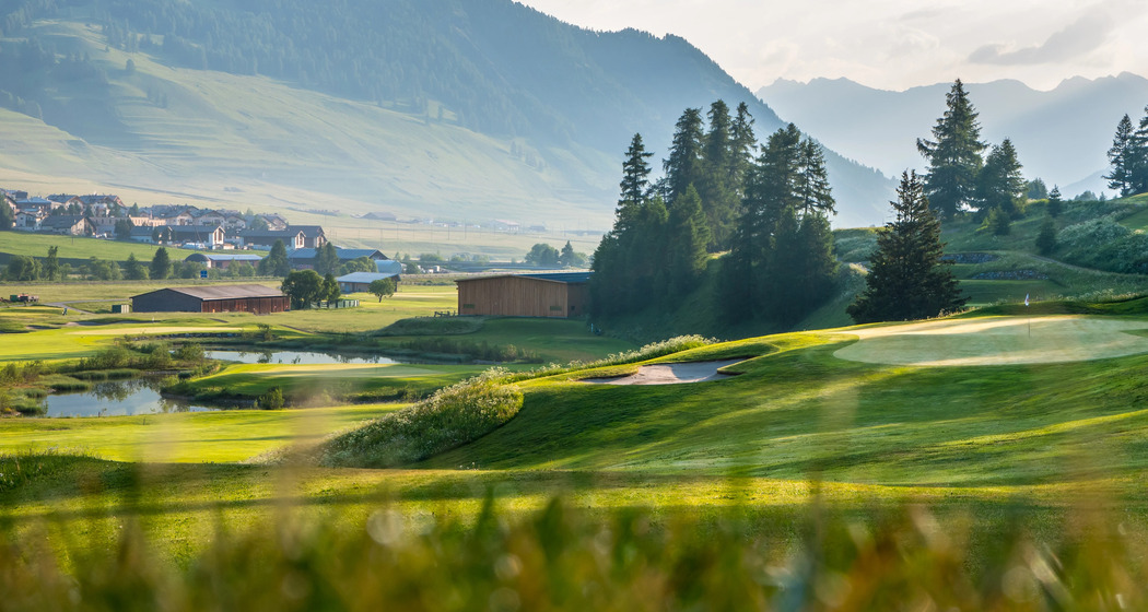 Golfplatz Zuoz-Madulain im herbstlichen Engadin