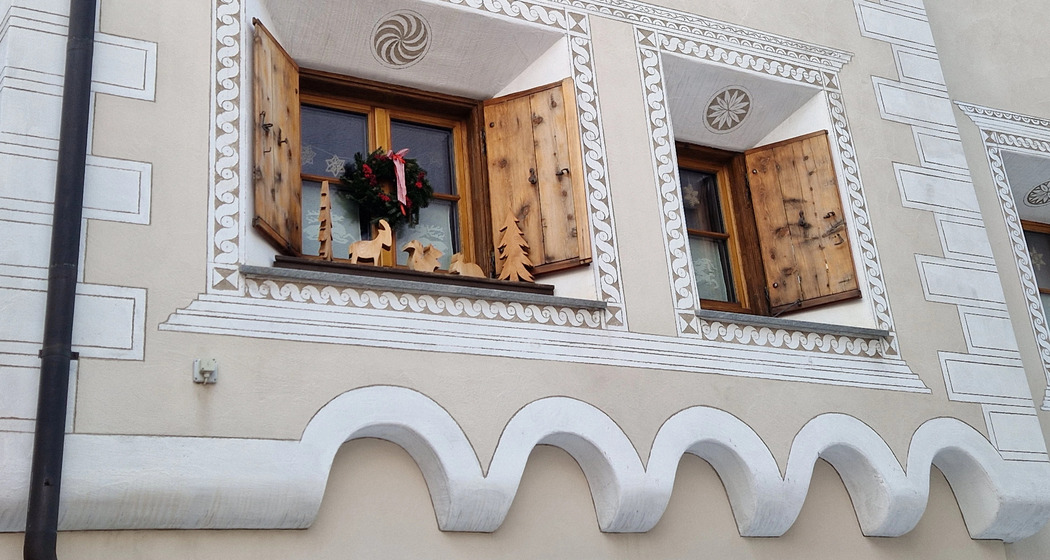 Sgraffito Spaziergang in Samedan