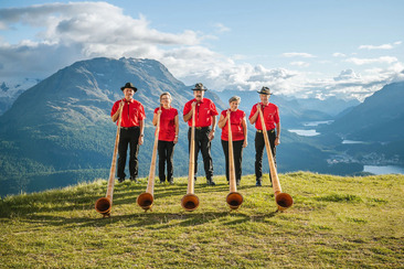 Alphornklänge vor der Bergkulisse auf Muottas Muragl
