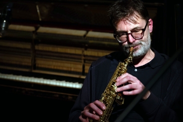 Radim Hanousek / DUST IN THE GROOVE