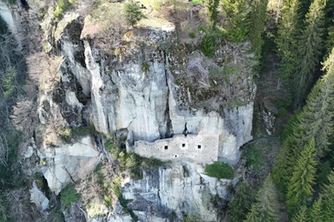 versteckte Burg in Waltensburg