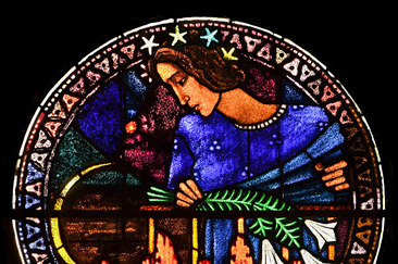 Glasfenster «La Cretta» in der Kirche San Luzi Zuoz