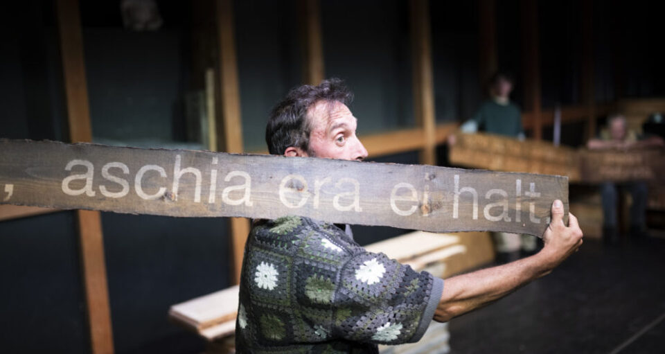 Theater Chur: Bab, siu archiv ed jeu
