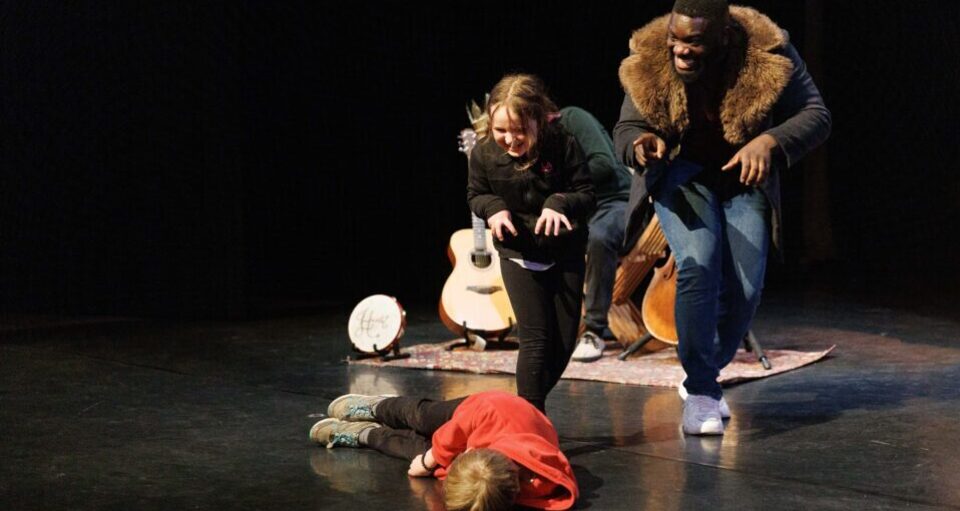 Theater Chur: Hamlet – Shakespeare aus dem Koffer