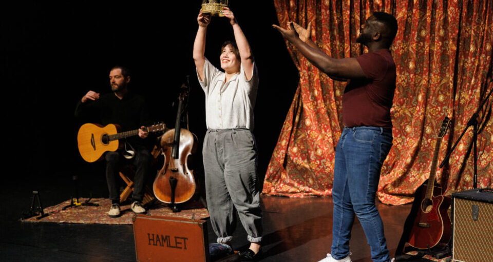Theater Chur: Hamlet – Shakespeare aus dem Koffer