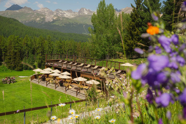 Sommerliche Stimmung im Pavillon des Grand Hotel Kronenhof
