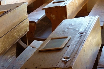 2026 Hinterrhein Schule von einst (Pixabay)